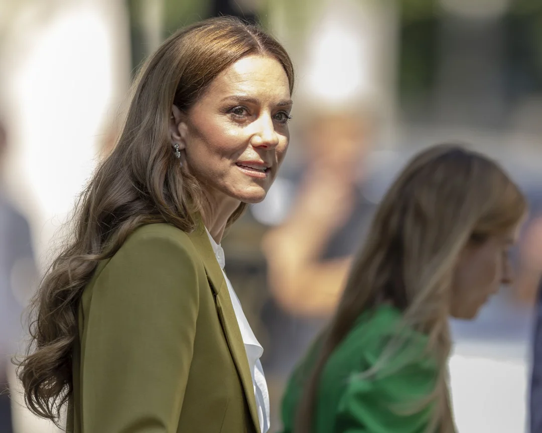 ¿Qué Simboliza el Último Look de Kate Middleton en el Evento de Moda?
