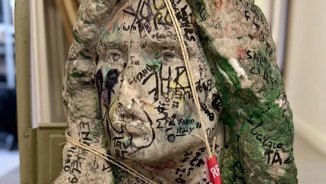 ¿Dónde Estará el Busto de Jim Morrison? ¡Recuperado Tras 37 Años de Misterio!