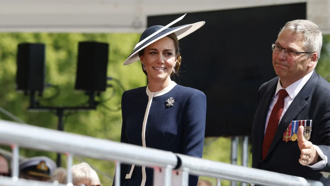 ¿Cuál Es El Secreto Detrás Del Elegante Look Marinero De Kate Middleton En Glasgow?