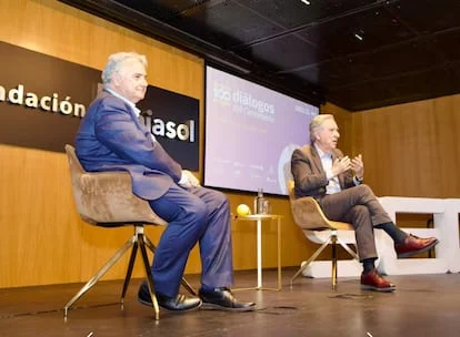 ¿Qué Hace a Radio Sevilla una Emisora Centenaria Única?