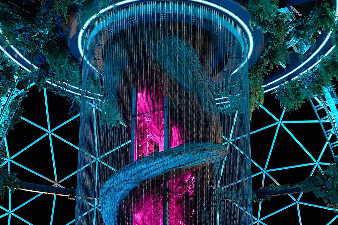 ¿Qué Sorprendente Suceso Marcará la Inauguración de UNVRS en Ibiza?